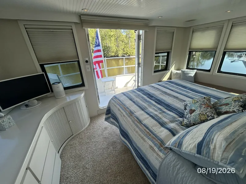 Slide: The Image of Steel Magnolia master stateroom aft1 - 7522030