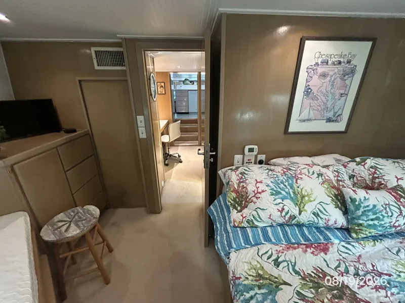Slide: The Image of Steel Magnolia guest stateroom aft - 7522009