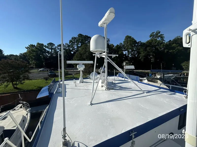 Slide: The Image of Steel Magnolia pilothouse cabin top - 7522054