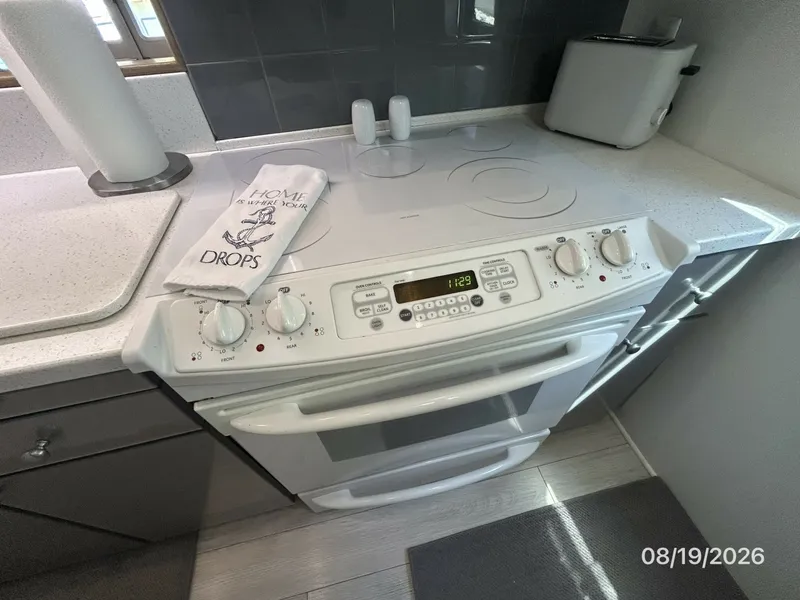 Slide: The Image of Steel Magnolia galley cooktop-oven - 7521998