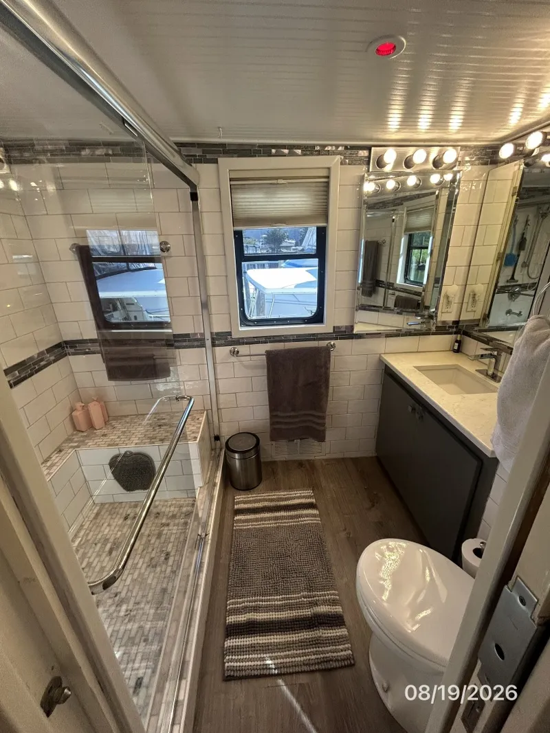 Slide: The Image of Steel Magnolia master stateroom head - 7522037