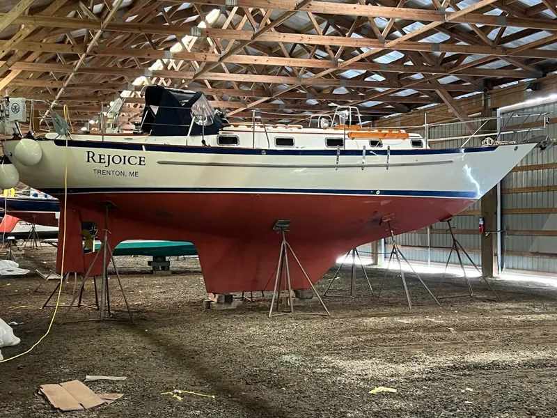 Slide: The Image of Pacific Seacraft 37 2000 - 7521050