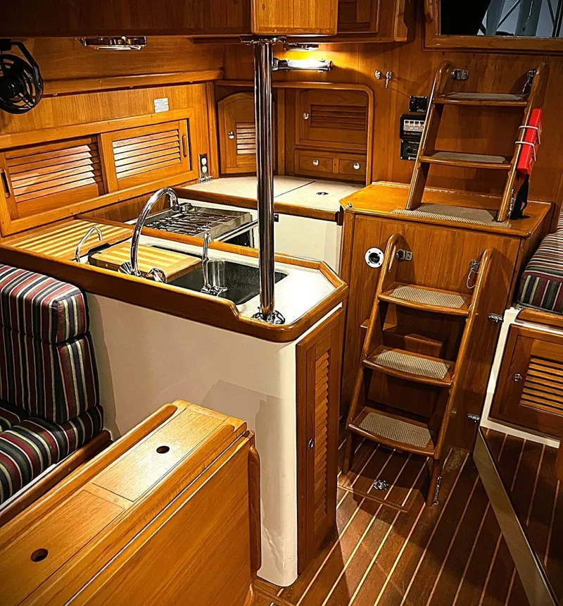 Slide: The Image of Pacific Seacraft 37 2000 - 7521049
