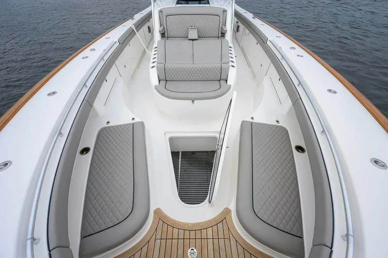 Slide: The Image of Bow and Forward Seating - 7521386