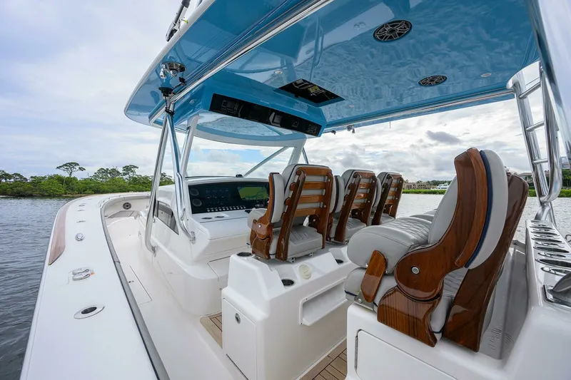 Slide: The Image of Helm Seating - 7657660