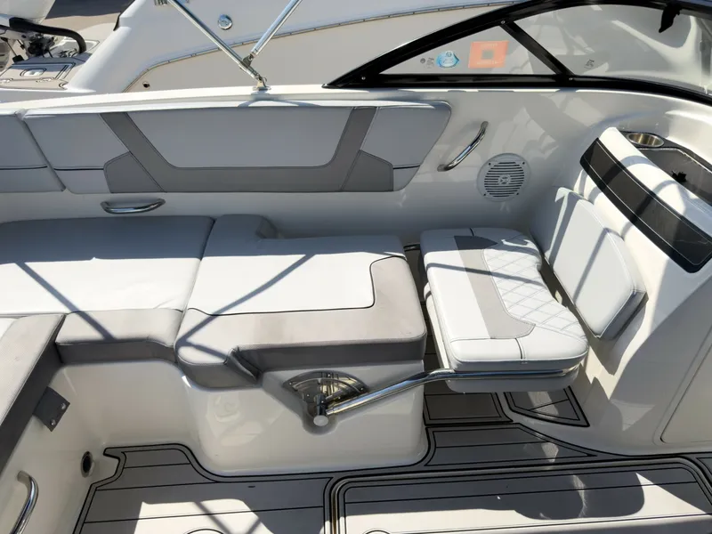 Slide: The Image of Jeanneau VR5 Bowrider OB 2023 - 7522086