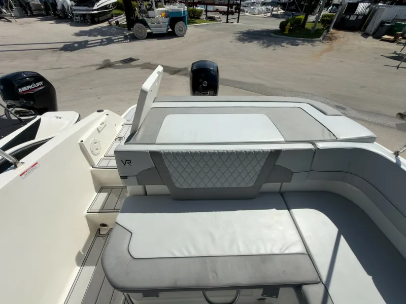 Slide: The Image of Jeanneau VR5 Bowrider OB 2023 - 7522089