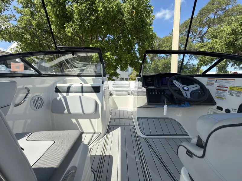Slide: The Image of Jeanneau VR5 Bowrider OB 2023 - 7522069