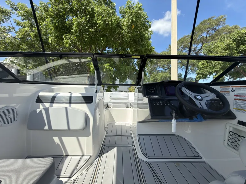 Slide: The Image of Jeanneau VR5 Bowrider OB 2023 - 7522075