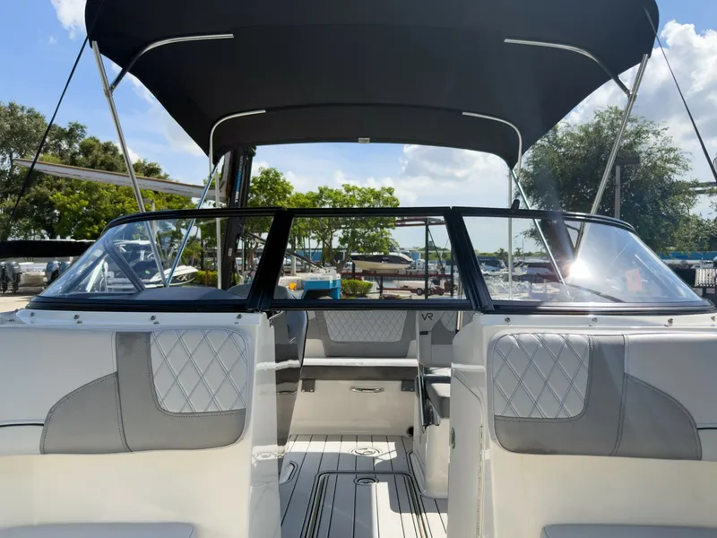 Slide: The Image of Jeanneau VR5 Bowrider OB 2023 - 7522082