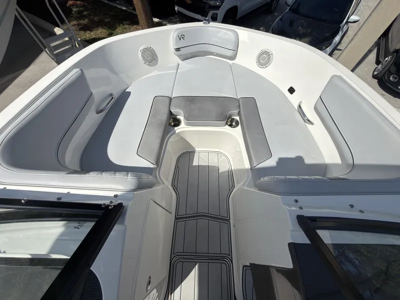 Slide: The Image of Jeanneau VR5 Bowrider OB 2023 - 7522076