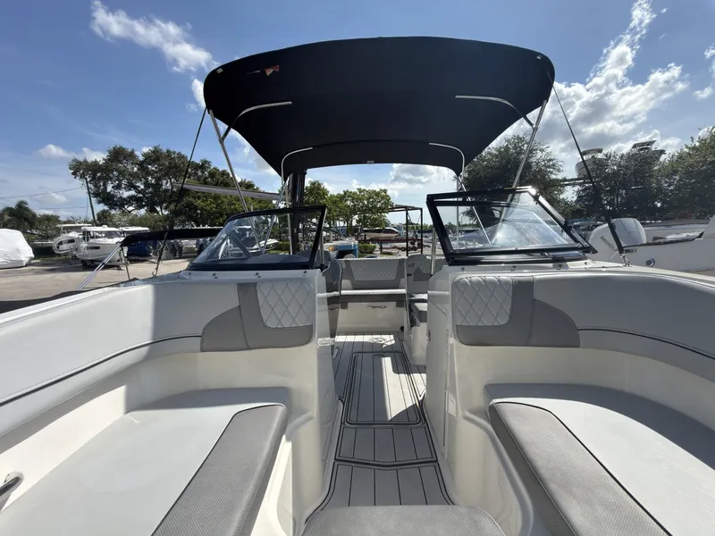 Slide: The Image of Jeanneau VR5 Bowrider OB 2023 - 7522079