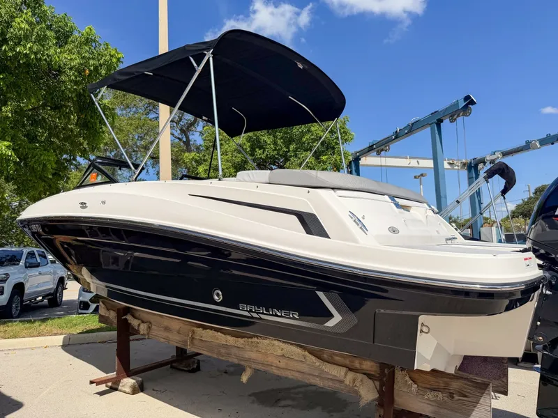 Slide: The Image of Jeanneau VR5 Bowrider OB 2023 - 7522057