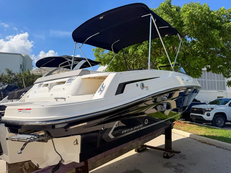 Slide: The Image of Jeanneau VR5 Bowrider OB 2023 - 7522059