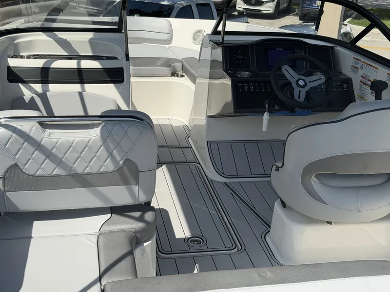 Slide: The Image of Jeanneau VR5 Bowrider OB 2023 - 7522063