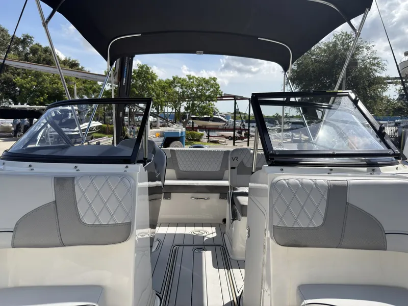 Slide: The Image of Jeanneau VR5 Bowrider OB 2023 - 7522080