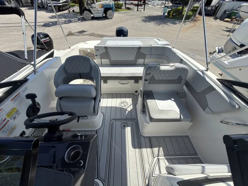 Slide: The Image of Jeanneau VR5 Bowrider OB 2023 - 7522070