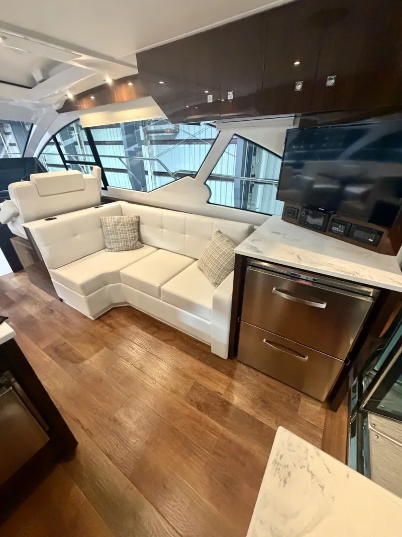Slide: The Image of Cruisers Yachts 50 Cantius 2022 - 7522499