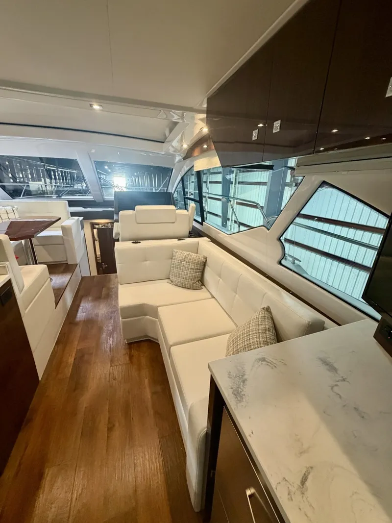 Slide: The Image of Cruisers Yachts 50 Cantius 2022 - 7522500