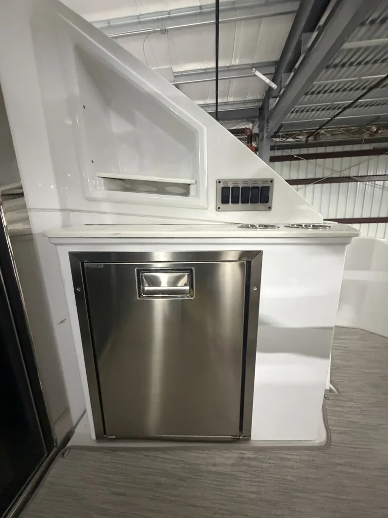 Slide: The Image of Cruisers Yachts 50 Cantius 2022 - 7522484