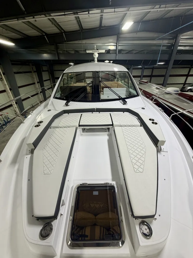 Slide: The Image of Cruisers Yachts 50 Cantius 2022 - 7522510
