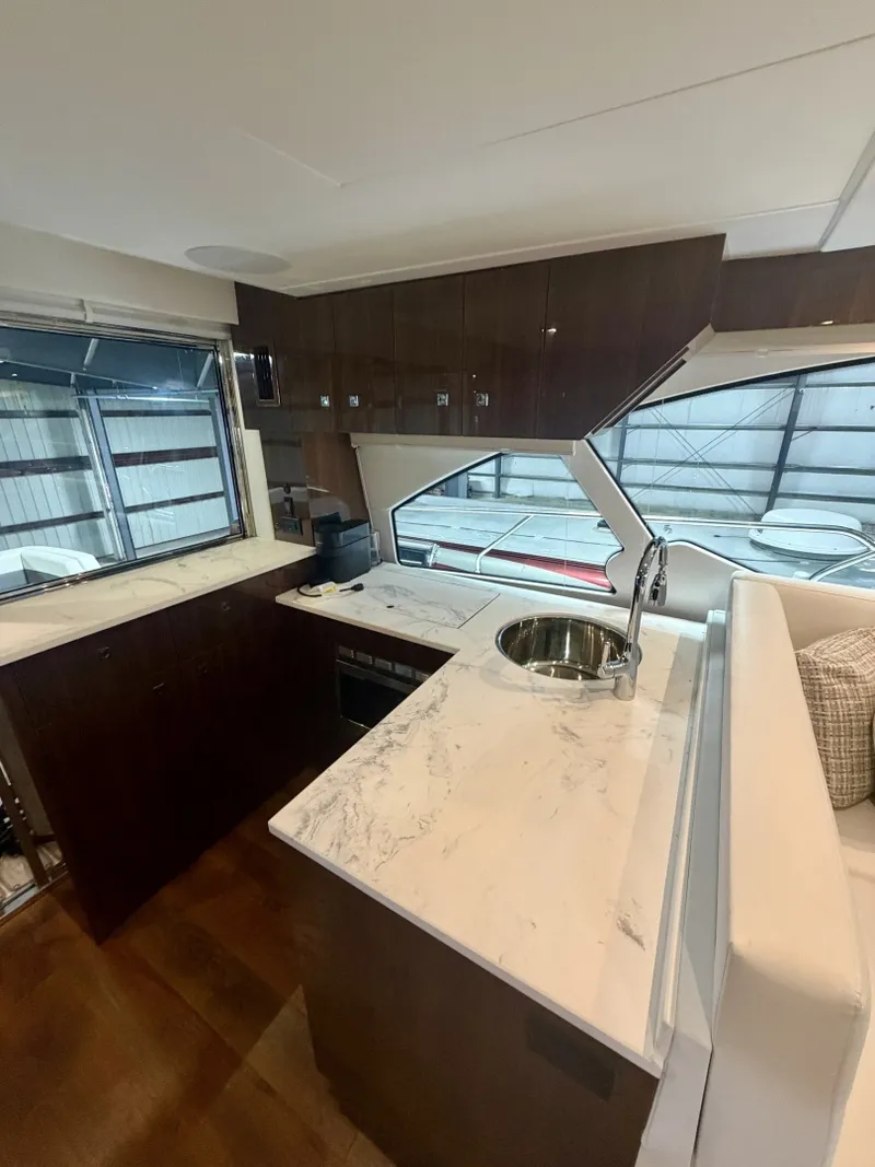 Slide: The Image of Cruisers Yachts 50 Cantius 2022 - 7522498