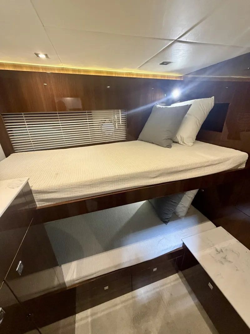Slide: The Image of Cruisers Yachts 50 Cantius 2022 - 7522506