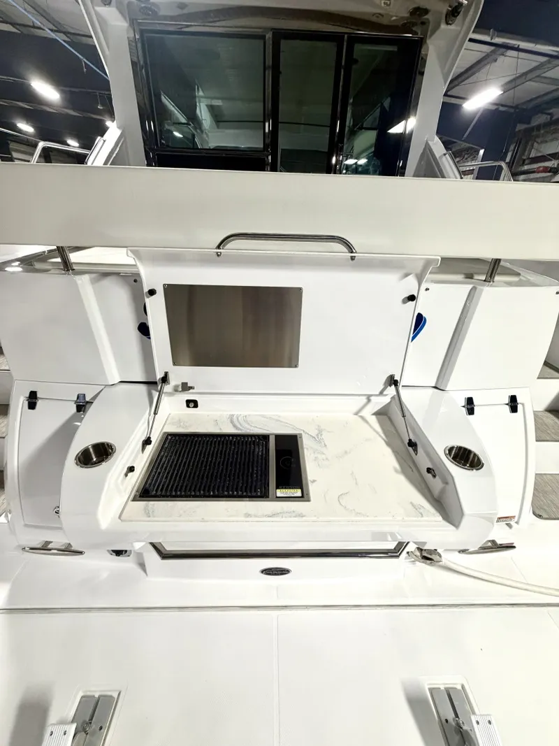 Slide: The Image of Cruisers Yachts 50 Cantius 2022 - 7522481