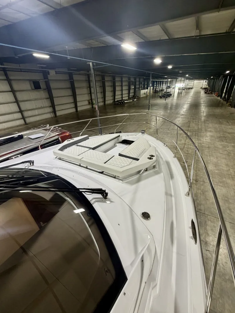 Slide: The Image of Cruisers Yachts 50 Cantius 2022 - 7522511