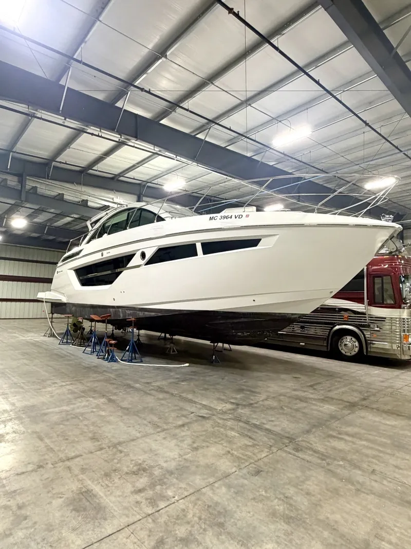 Slide: The Image of Cruisers Yachts 50 Cantius 2022 - 7522478