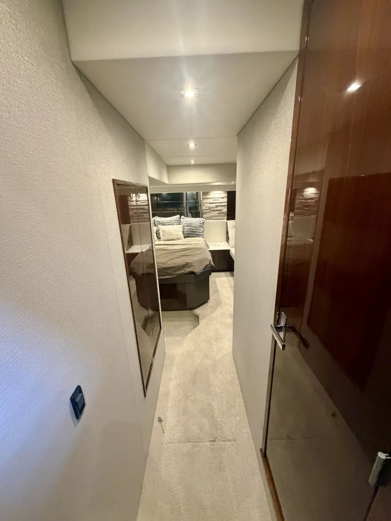 Slide: The Image of Cruisers Yachts 50 Cantius 2022 - 7522492