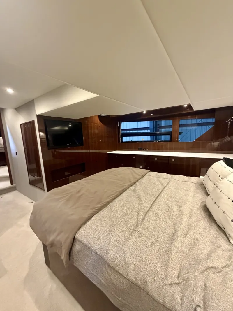 Slide: The Image of Cruisers Yachts 50 Cantius 2022 - 7522490