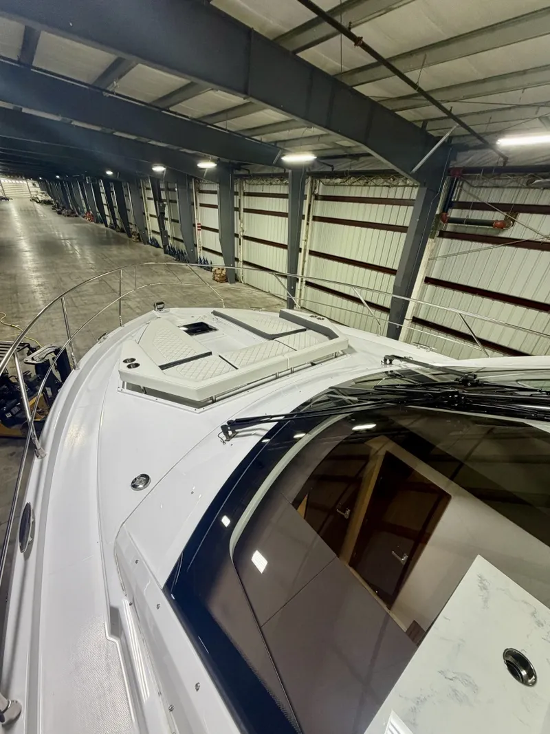 Slide: The Image of Cruisers Yachts 50 Cantius 2022 - 7522509