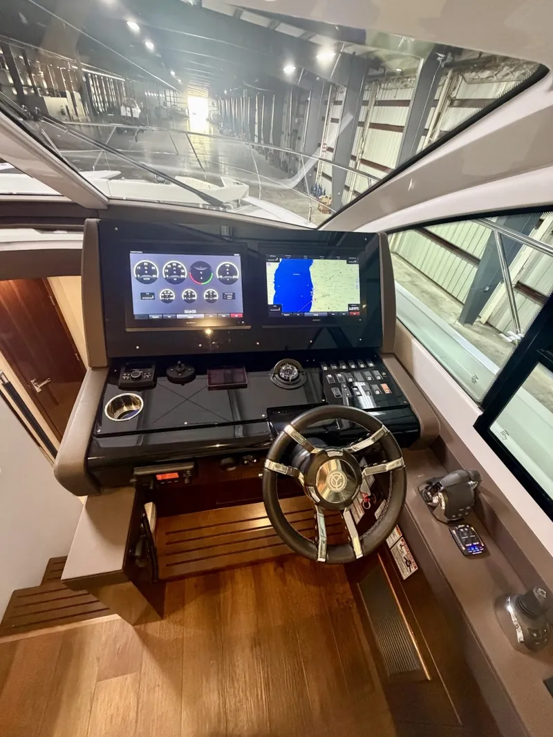Slide: The Image of Cruisers Yachts 50 Cantius 2022 - 7522503