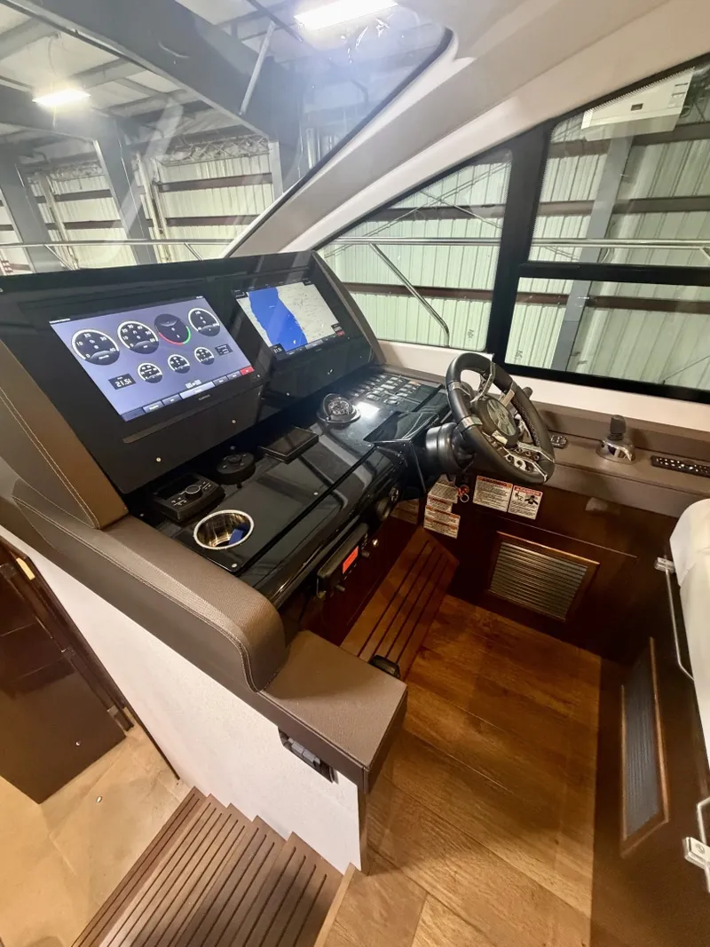 Slide: The Image of Cruisers Yachts 50 Cantius 2022 - 7522504