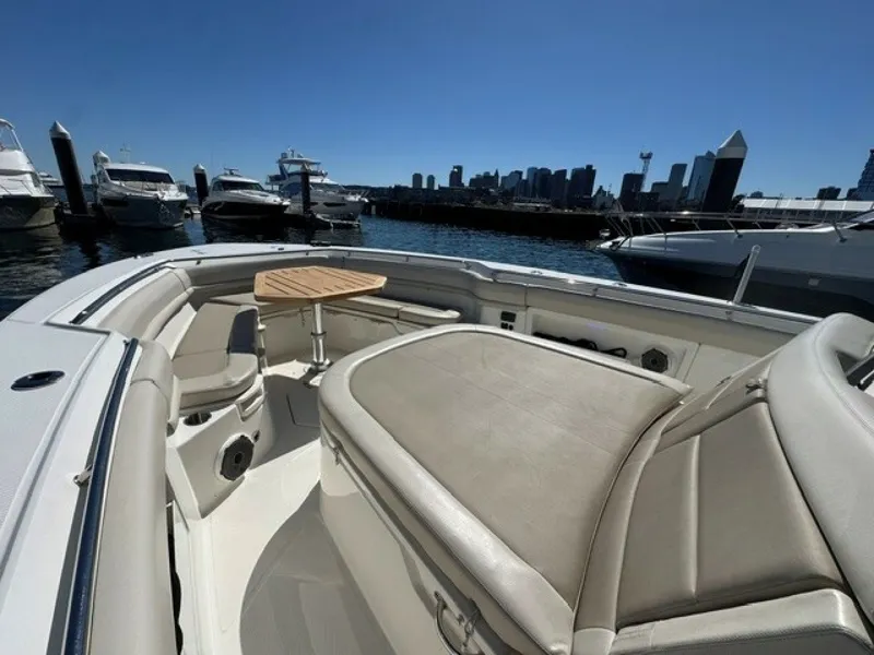 Slide: The Image of Boston Whaler 380 Outrage 2021 - 7741792