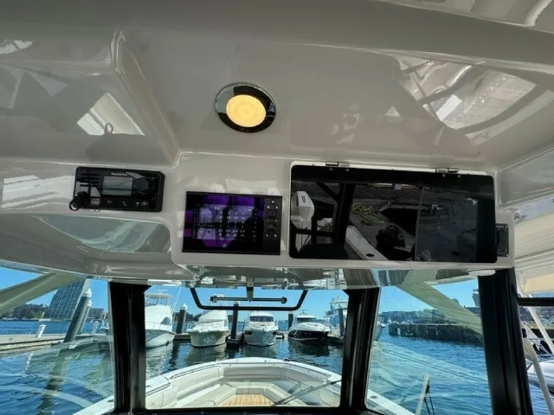 Slide: The Image of Boston Whaler 380 Outrage 2021 - 7741772
