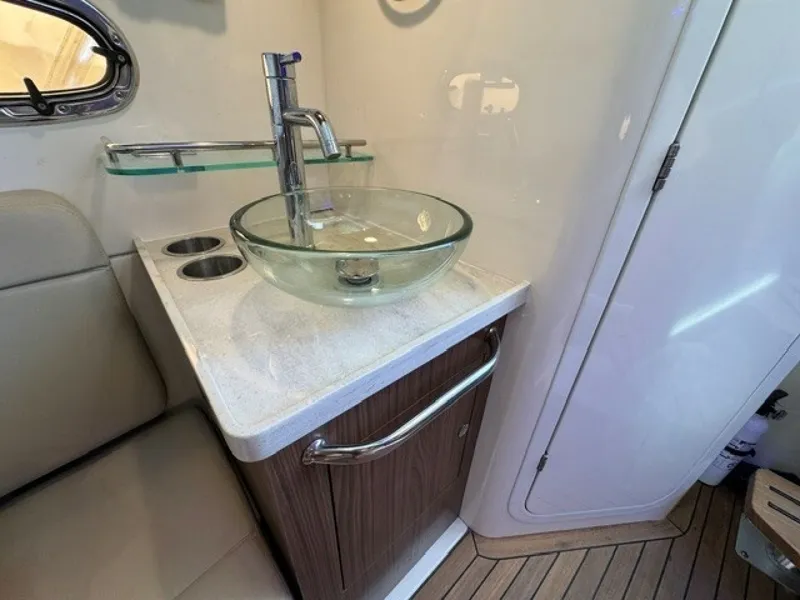 Slide: The Image of Boston Whaler 380 Outrage 2021 - 7741832