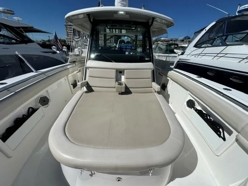 Slide: The Image of Boston Whaler 380 Outrage 2021 - 7741814