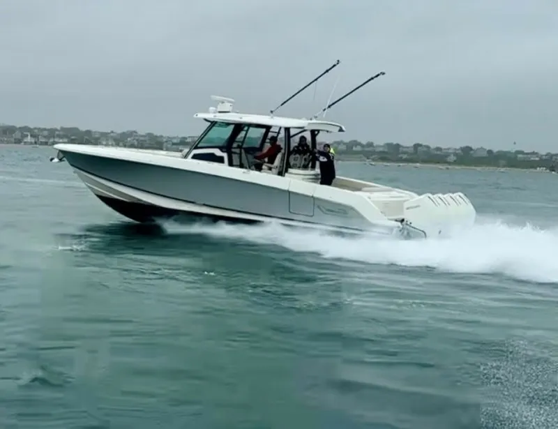 Slide: The Image of Boston Whaler 380 Outrage 2021 - 7528161