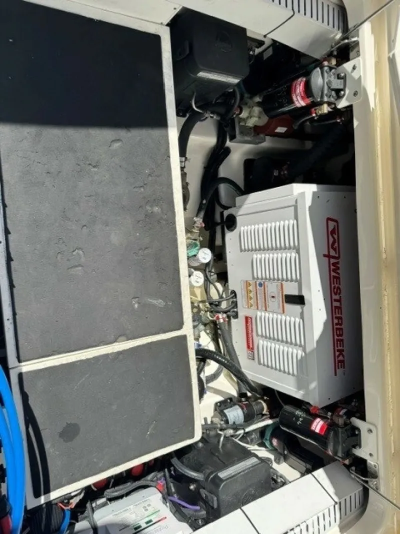 Slide: The Image of Boston Whaler 380 Outrage 2021 - 7741860