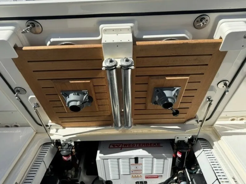 Slide: The Image of Boston Whaler 380 Outrage 2021 - 7741866