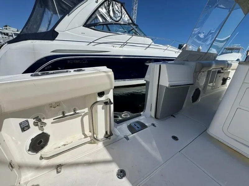 Slide: The Image of Boston Whaler 380 Outrage 2021 - 7741745