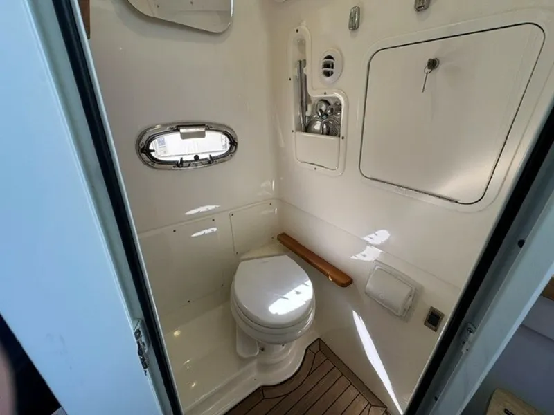Slide: The Image of Boston Whaler 380 Outrage 2021 - 7741843