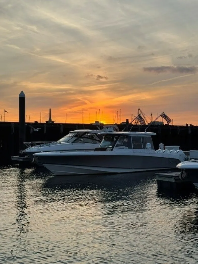 The Image of Boston Whaler 380 Outrage 2021 - 7528157