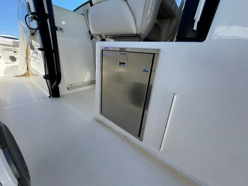 Slide: The Image of Boston Whaler 380 Outrage 2021 - 7741746