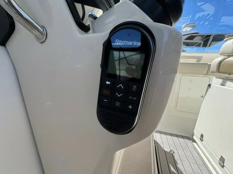 Slide: The Image of Boston Whaler 380 Outrage 2021 - 7741780