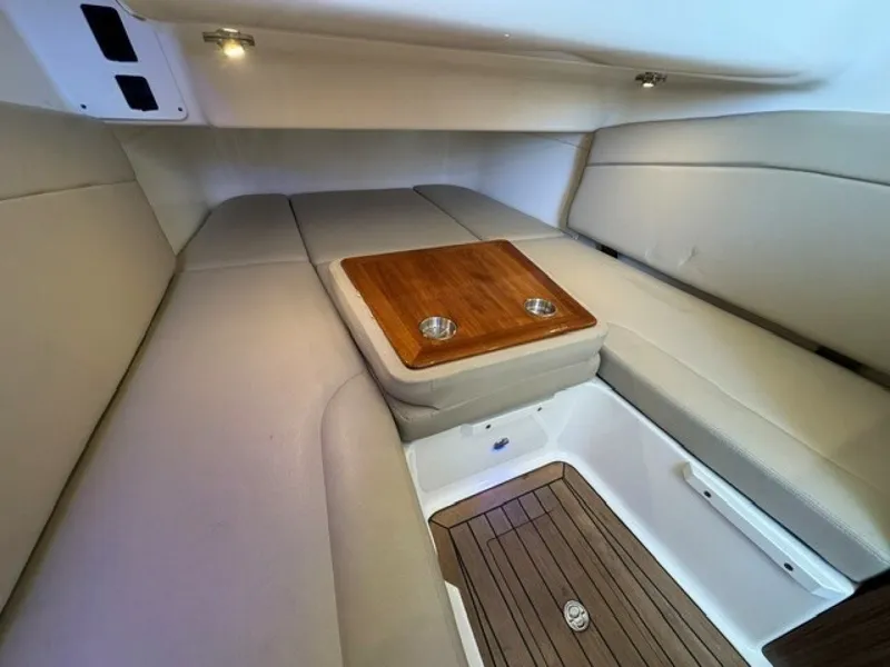 Slide: The Image of Boston Whaler 380 Outrage 2021 - 7741827