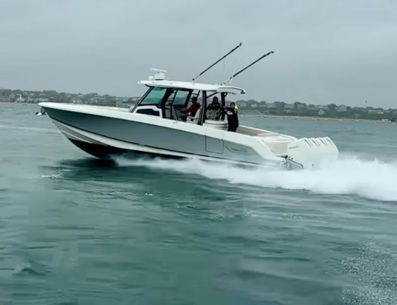 Slide: The Image of Boston Whaler 380 Outrage 2021 - 7528156