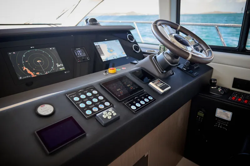 Slide: The Image of Azimut 50 Fly 2024 - 8045782